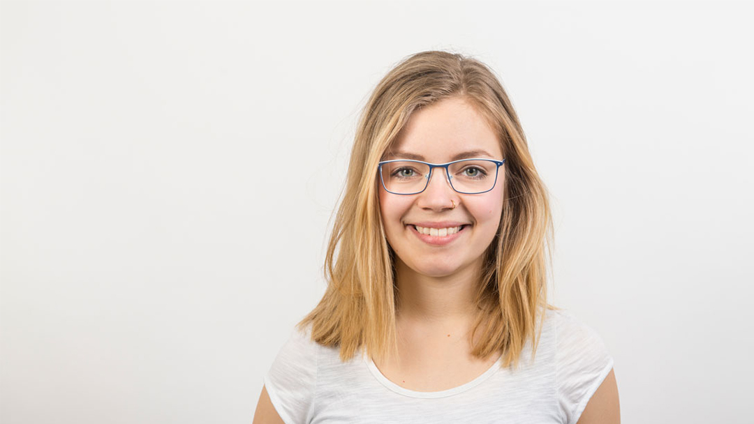 Brillen für junge Frauen bei Augenoptik Klöter in Zehdenick