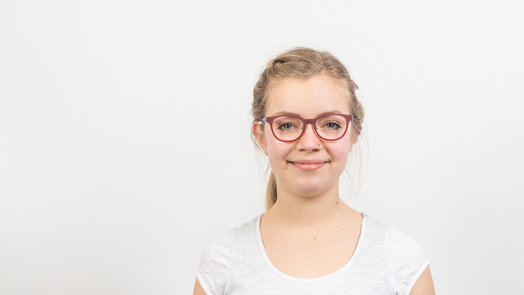 Brillen für junge Frauen bei Augenoptik Klöter in Zehdenick