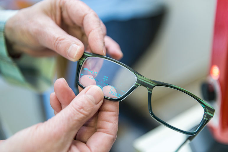 Brillen-Service vor Ort bei Augenoptik Klöter in Zehdenick